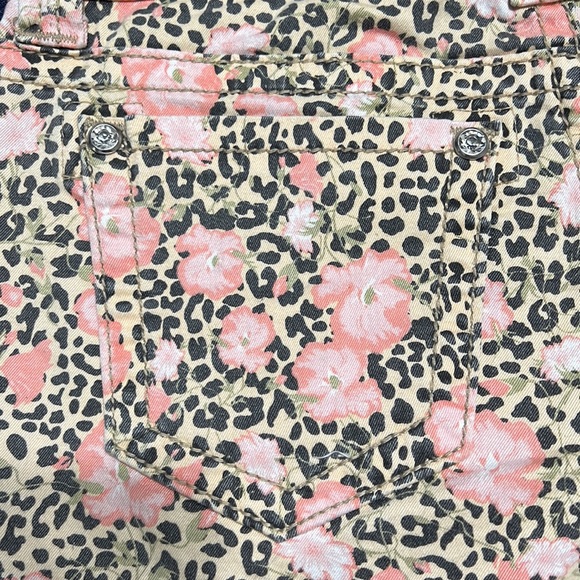 Floral/Leopard Print Miss Me Shorts - Picture 8 of 10